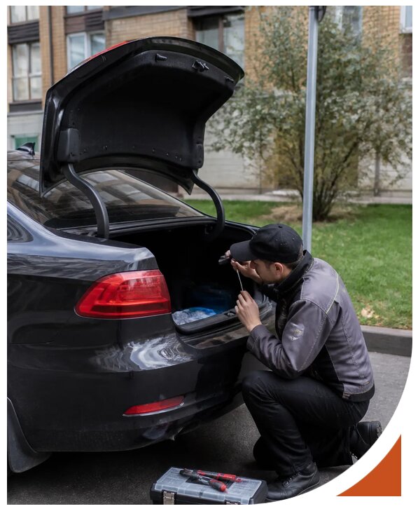 Вскрытие багажника автомобиля без повреждений в Новотроицке